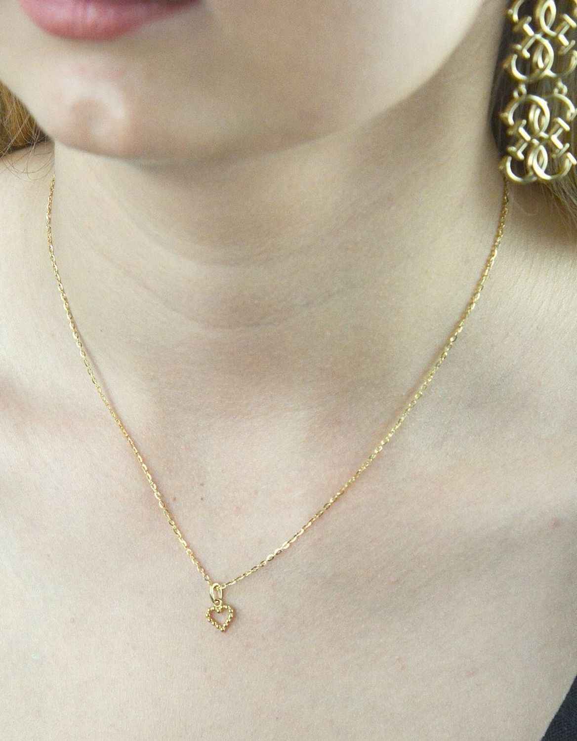 Złoty łańcuszek 333 ankier 1 mm DIA-LAN-6423-333 1mm.  Klasyczny i uniwersalny łańcuszek o splocie ankier, wykonany z żółtego złota próby 333 o wadze około 1,27 g. Łańcuszki to uniwersalne dodatki, które .png